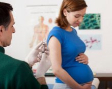 Pregnant woman getting vaccinated